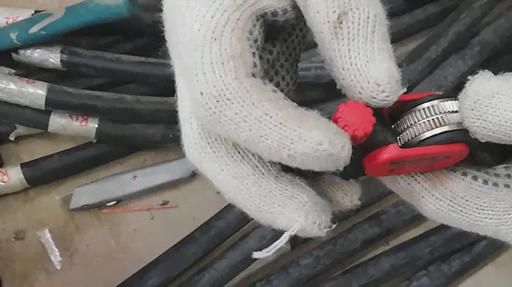 cable isolation removal KNIPEX 16 40 150  25مم قشارة كابلات نبكس مقاس كابلات اكبر من