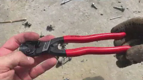 Болторезы Knipex 71 31 200 против кровельных саморезов