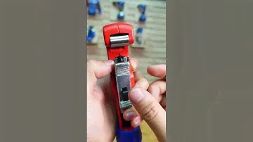 จับยึดท่อ​ ด้วยกลไกล็อคแบบรวดเร็ว​ ใช้งานได้ง่าย​และสะดวก​ คัตเตอร์ตัดท่อ Knipex TubiX 90 31 02 SB