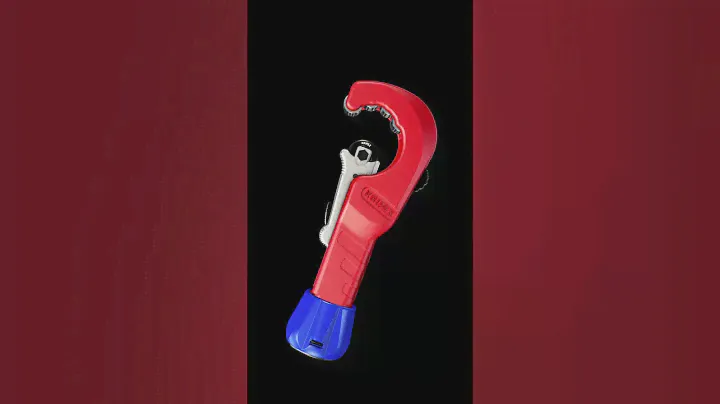 Take a look at our pipe cutter KNIPEX TubiX® 90 31 02 SB!